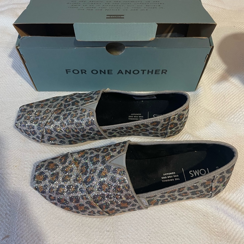 Toms Gray and Brown Flats with Loafer Style Women’s 8 - Picture 2 of 4